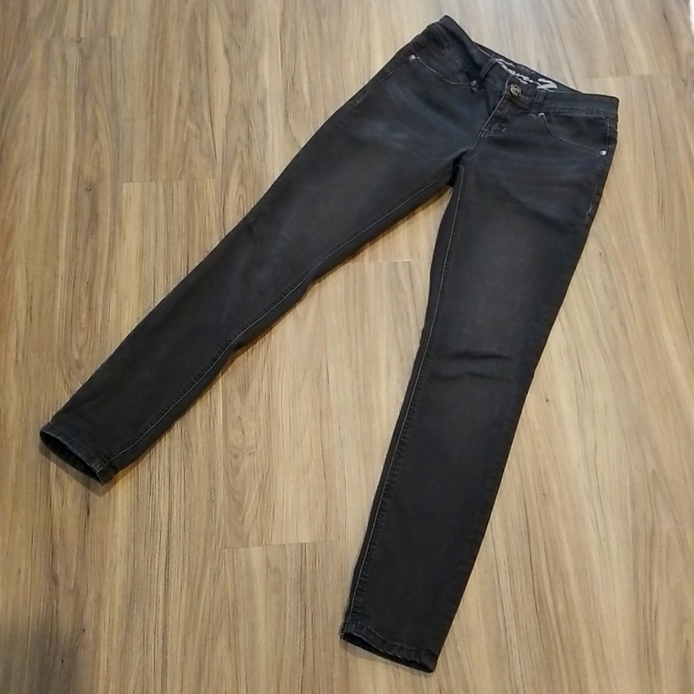Seven. Size 25. Black